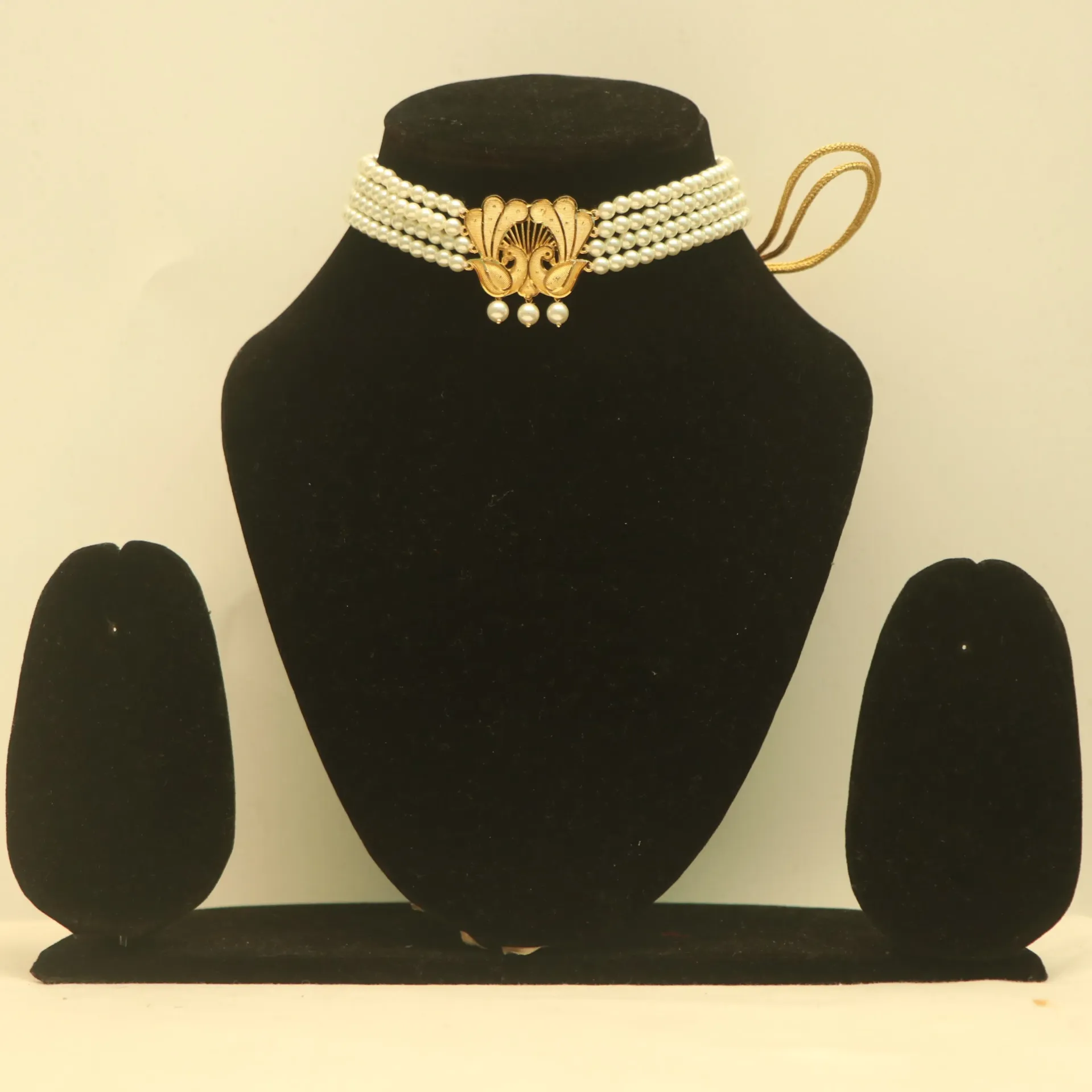 [NECKLACES-00450] Shreehari Intricate Peacock Motif Pearl Choker Set