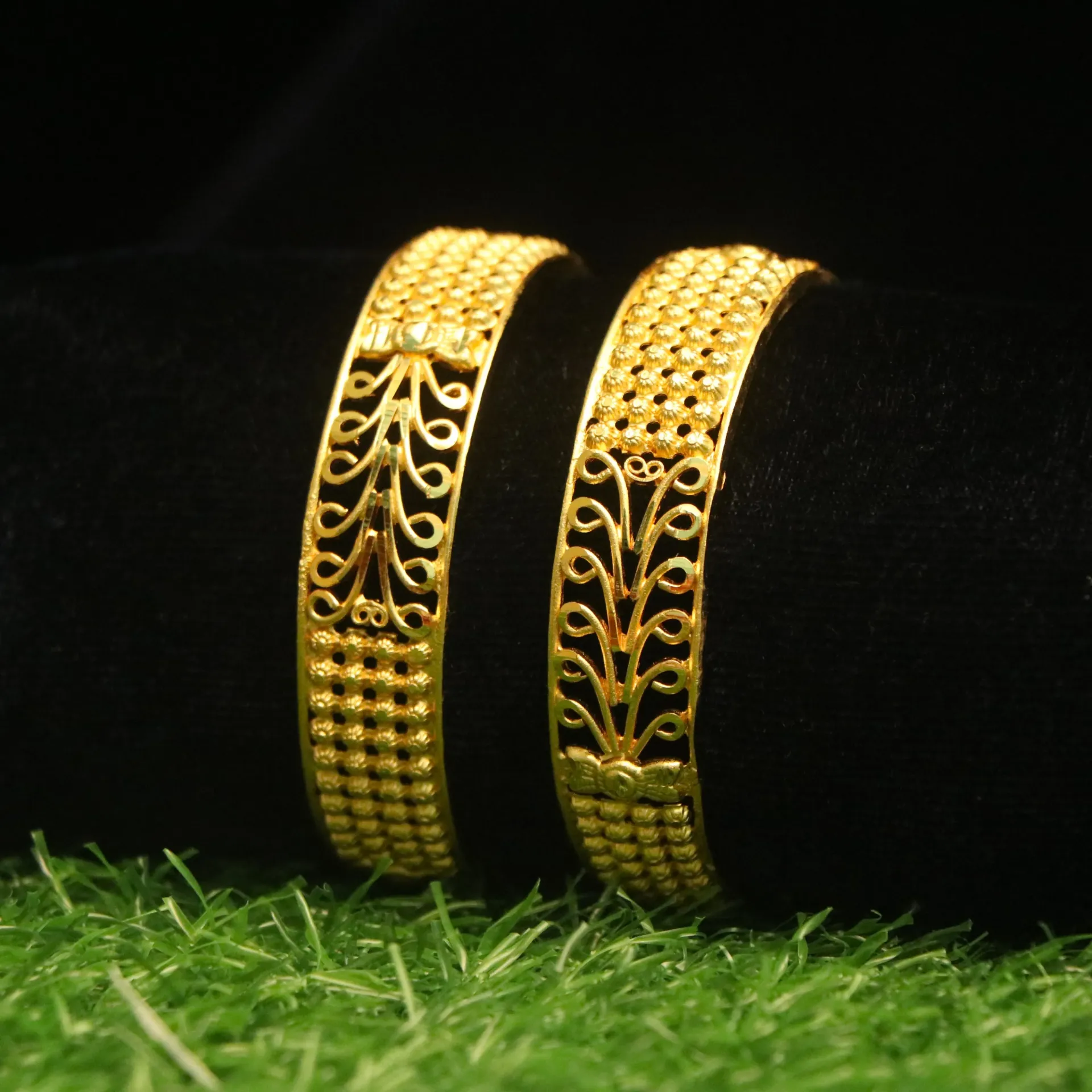 [BANGLES-00463] Shreehari Classic Rezi-Work Gold Polished Broad Bangle Set