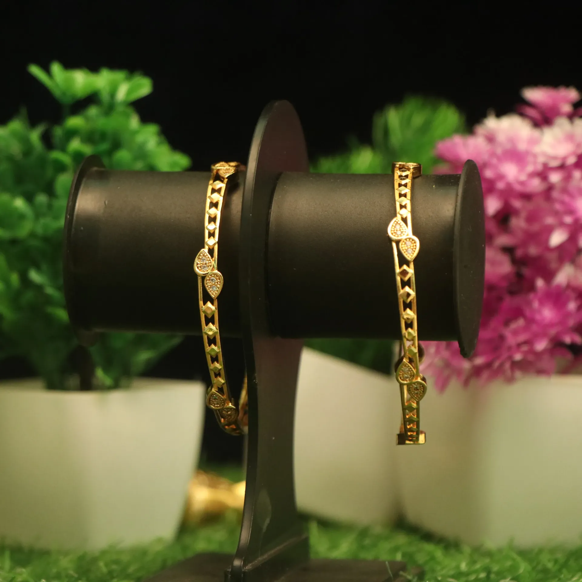 Shreehari Aurelia Leaf-Cut Geometric Bangles