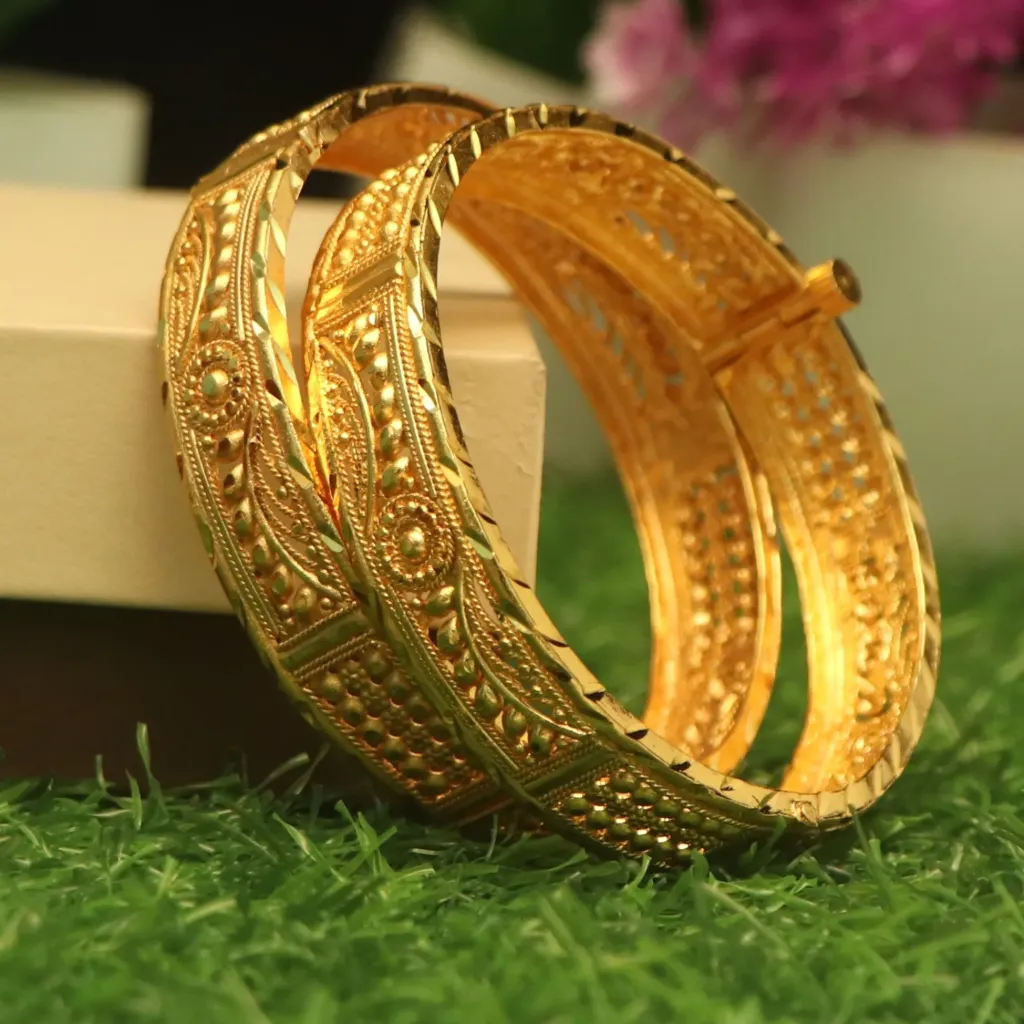 [BANGLES-00492] Shreehari Maya Swirl Gold-Plated Screw Kada (24)