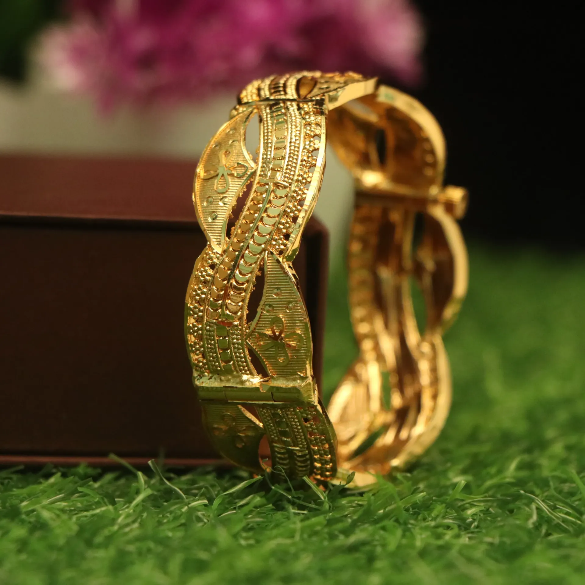 [BANGLES-00497] Shreehari Contemporary Ethnic Wave-Pattern Gold-Plated Kankan (24)
