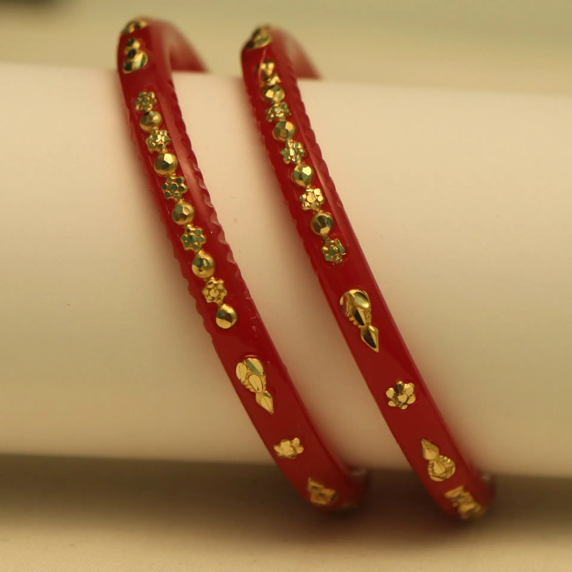 Shreehari Suvarna Slim Red Pola with Intricate Golden Bangle