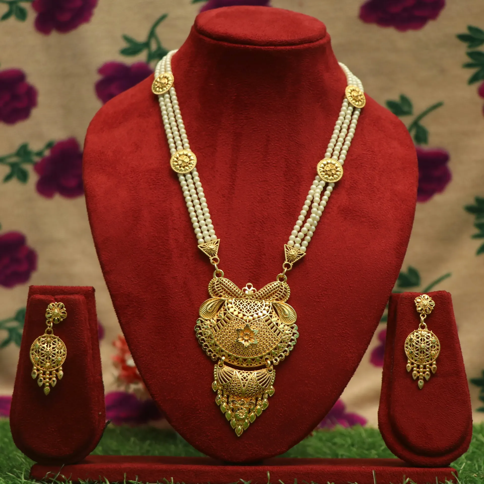 [NECKLACES-00565] LT Imperial Three-Layer Pearl Rani Haar with Filigree Pendant