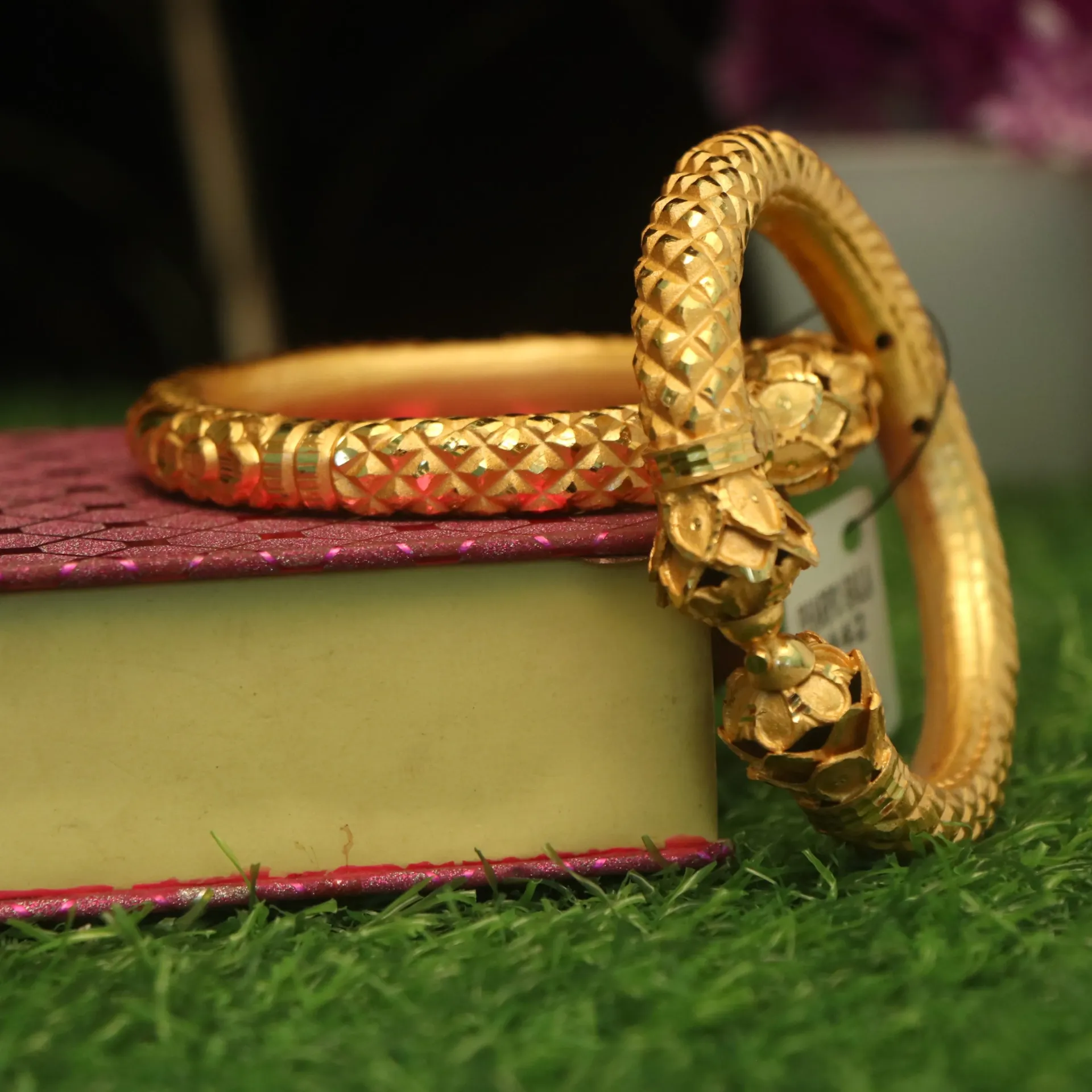 [BANGLES-00591] Arihant Padma Mukh Gold-Plated Designer Kada