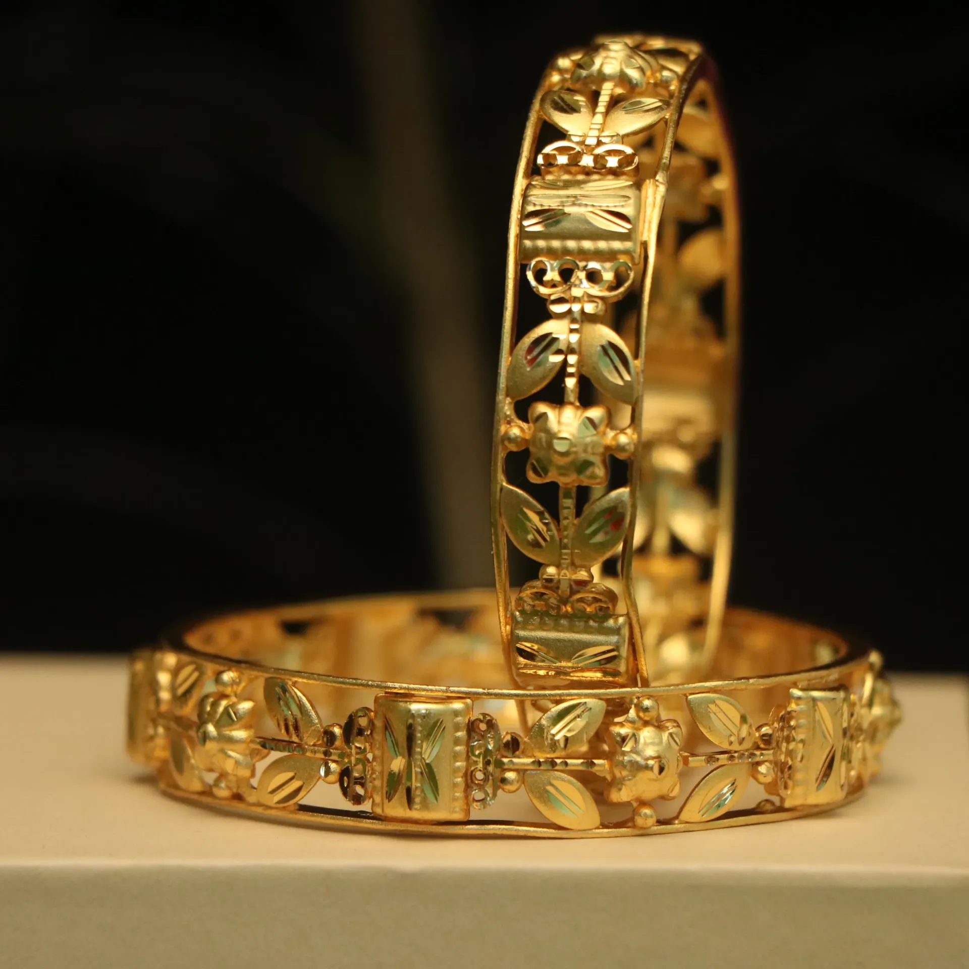 [BANGLES-00964] Shreehari Rajwada Gold-Plated Sculpted Chunky Kada