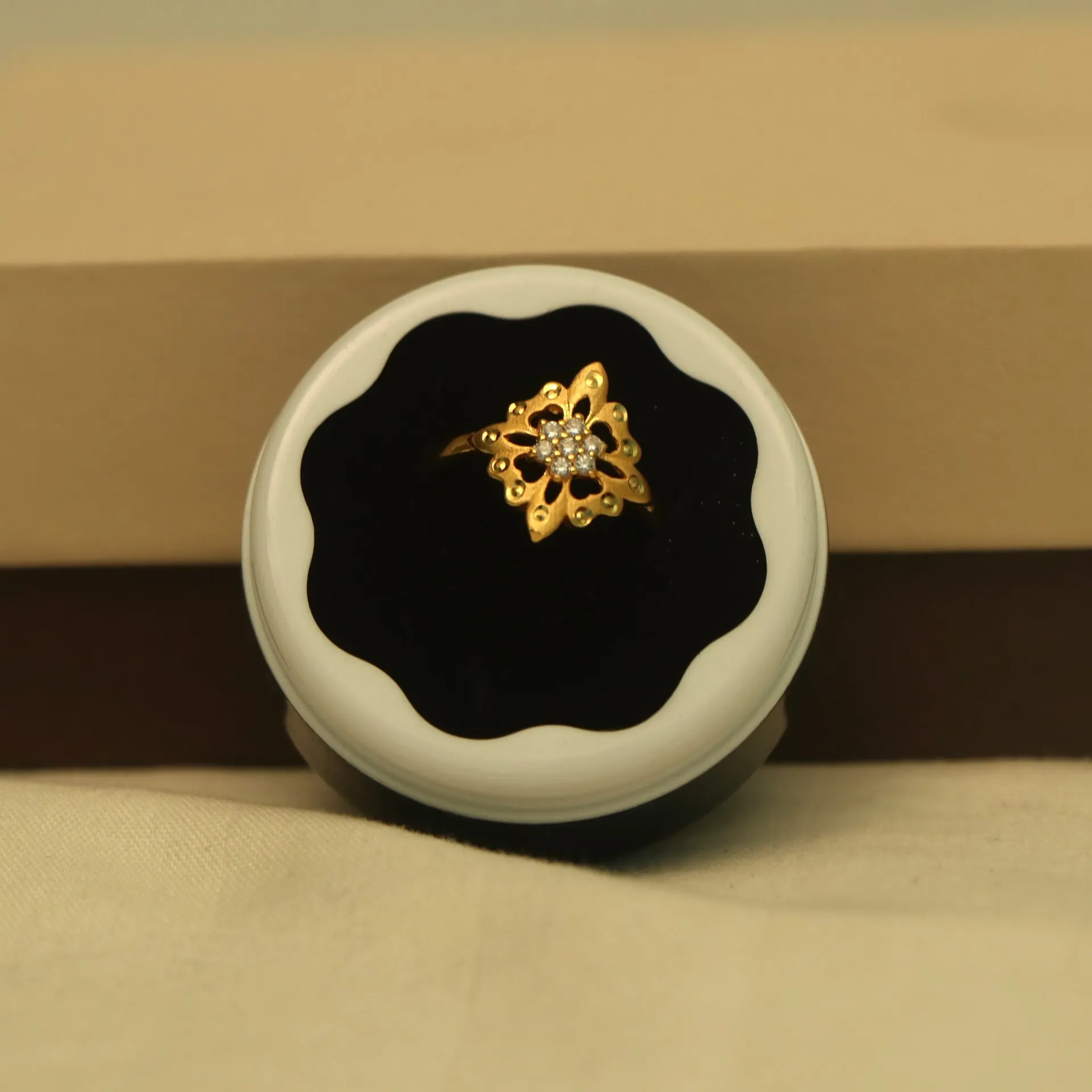 [RINGS-00645] Arihant Matte-Finish Gold-Plated Artisan Ring