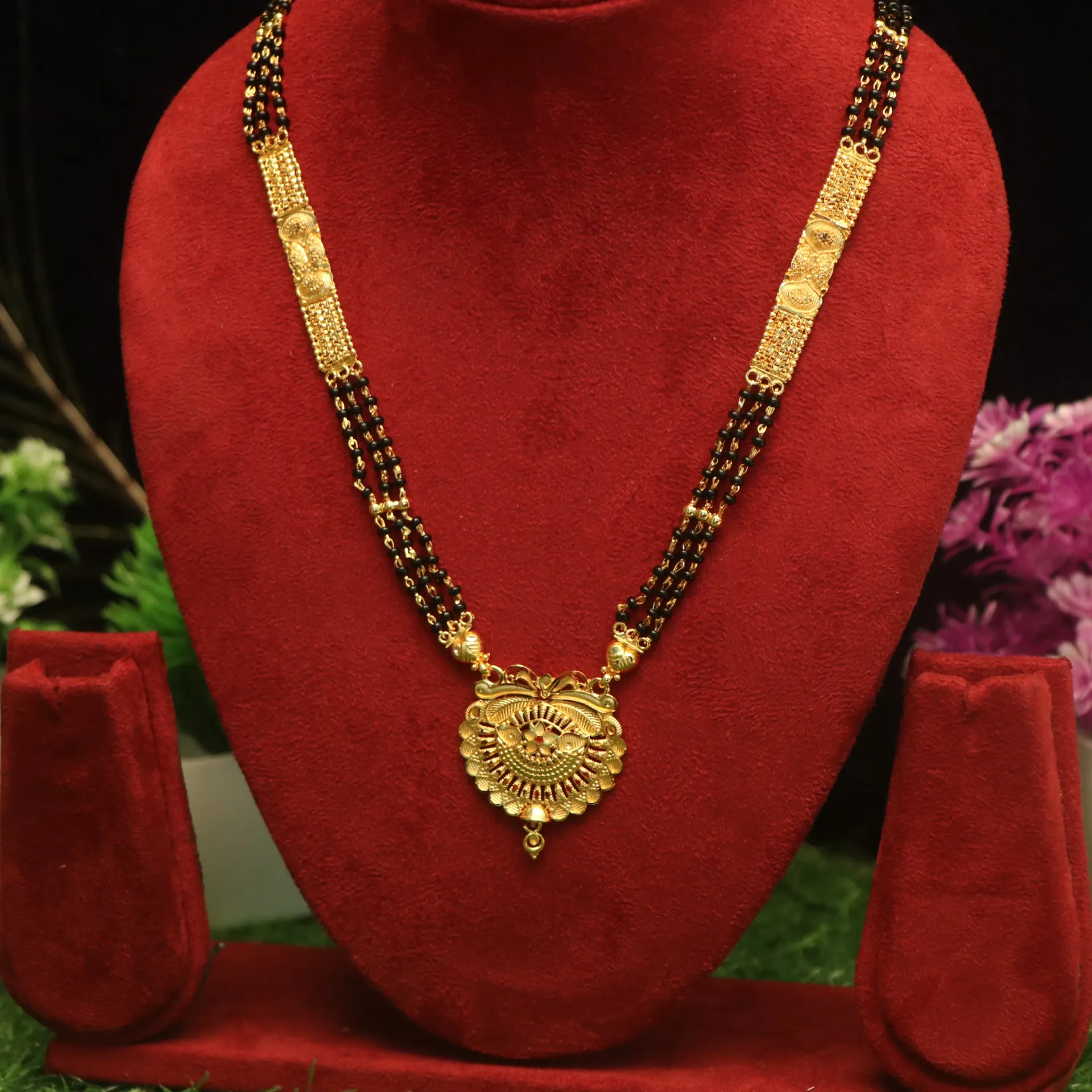 [RINGS-00652] Arihant Scalloped-Edge Gold-Plated Mangalsutra with Side-Pattis