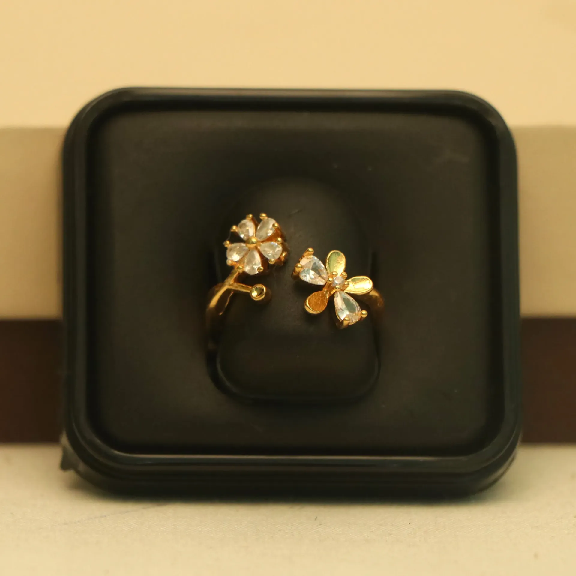 [RINGS-00659] Arihant Royal Gold-Toned Petal & Sparkle Cluster Wrap Ring