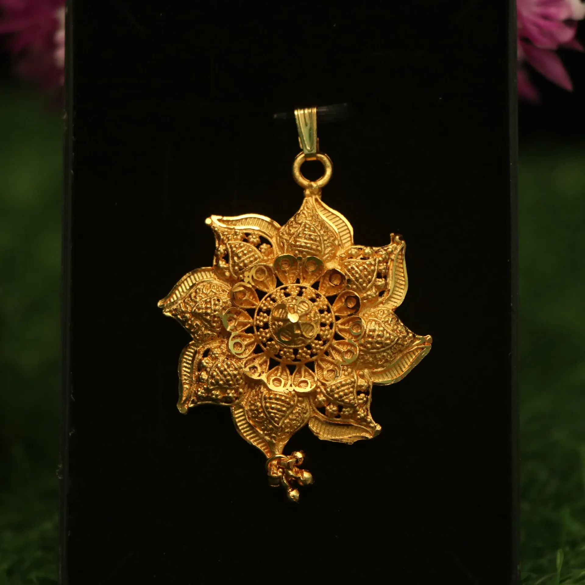 [PENDANTS-00683] Arihant Shahi Pushpa Textured Filigree Statement Pendant