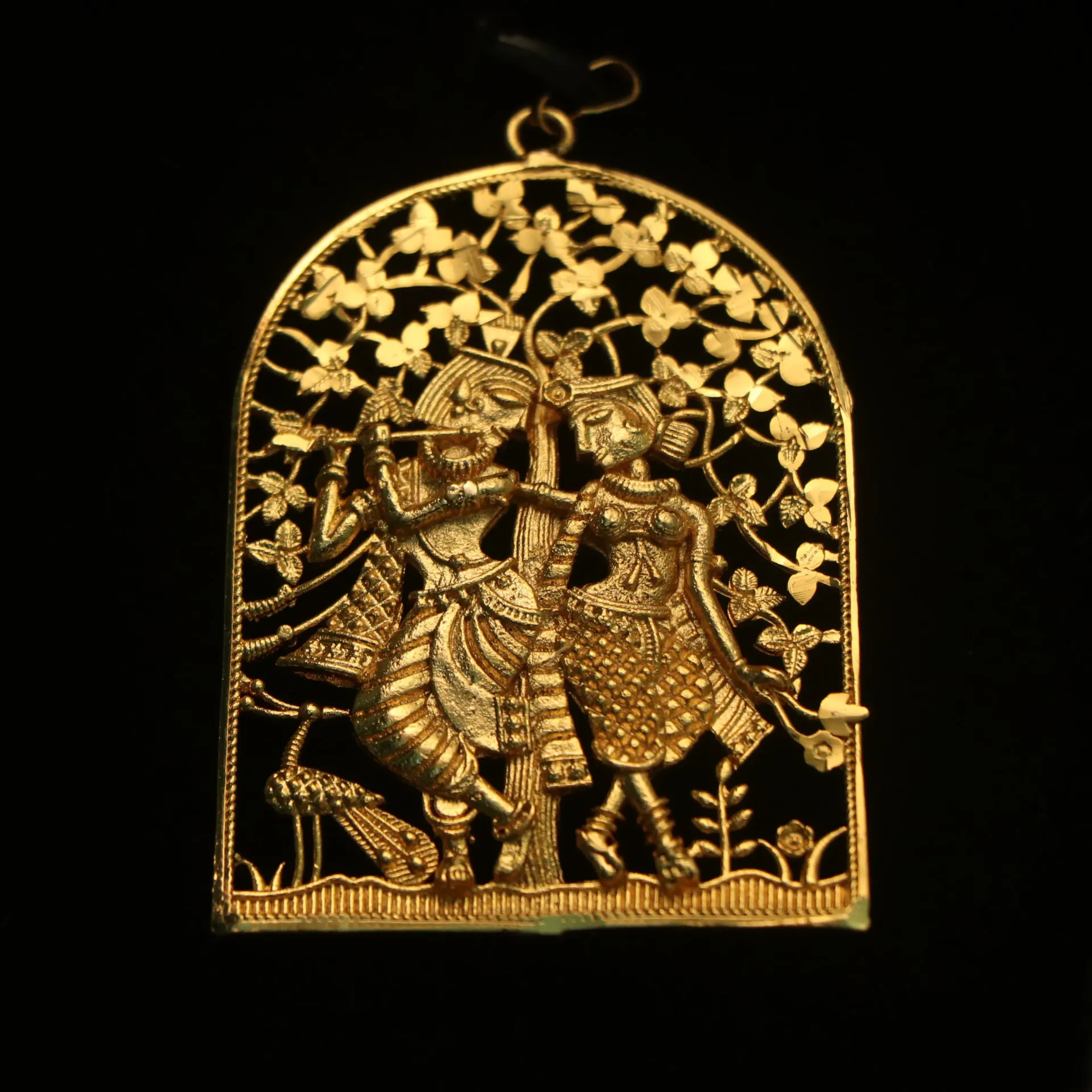 Arihant Radha Krishna Oval Gold-Plated Pendant