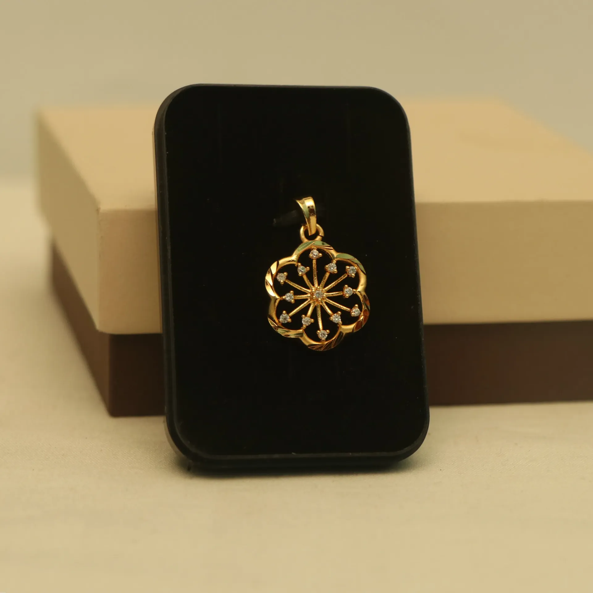 Arihant Petal-Wheel Stone-Studded Gold Pendant