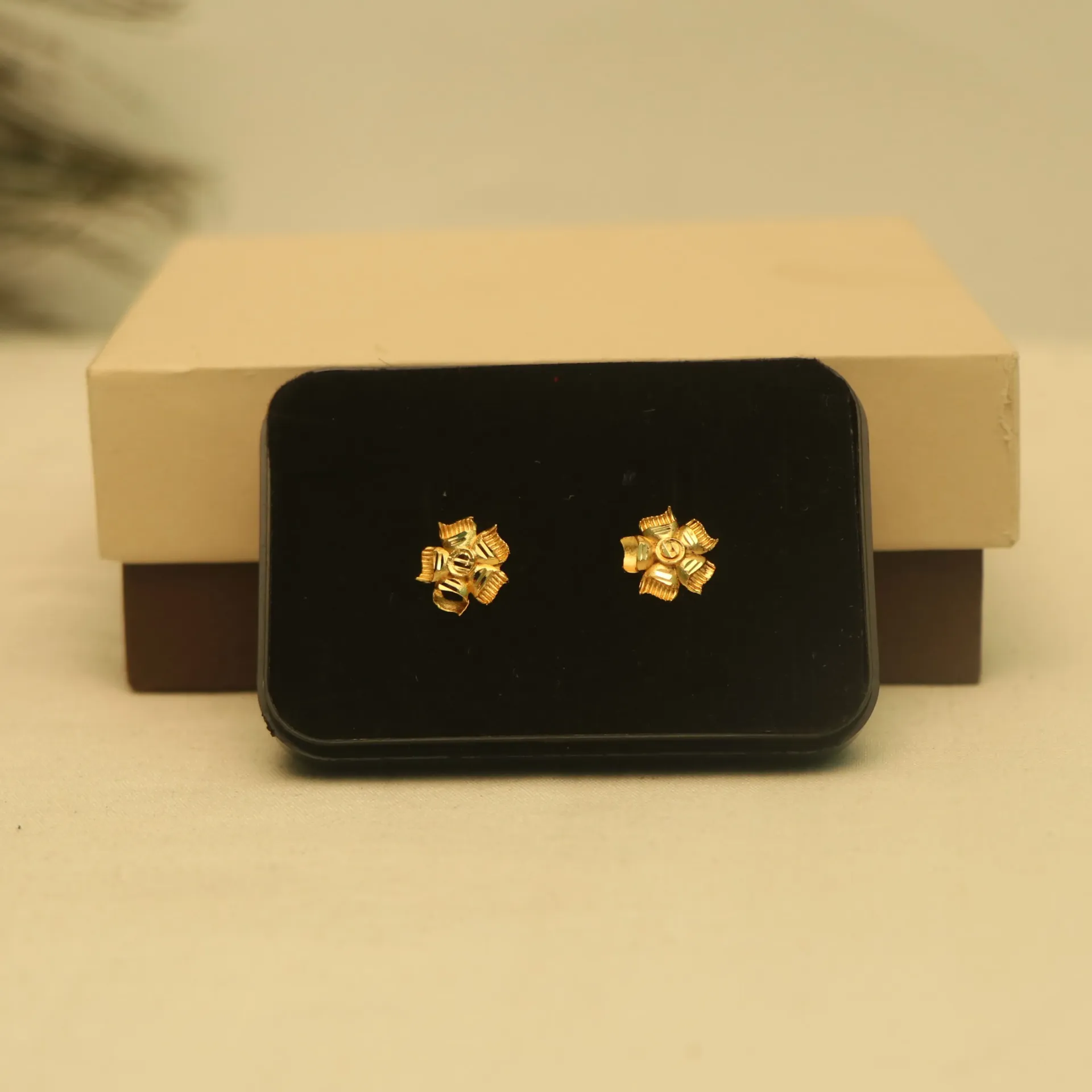 [EARINGS-00727] Arihant Svarnakamal Textured Floral Studs