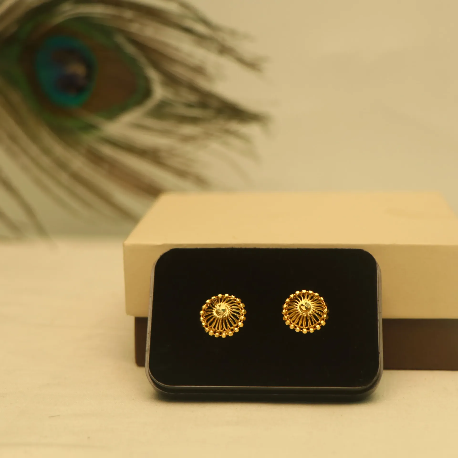[EARINGS-00729] Arihant Surya-Kiran Filigree Gold Studs